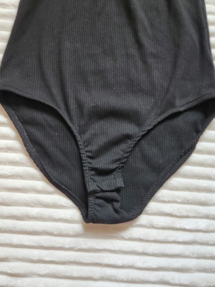 Body noir manches courtes – Décolleté cache-cœur – Taille M – Kiabi – Très bon état - photo numéro 4