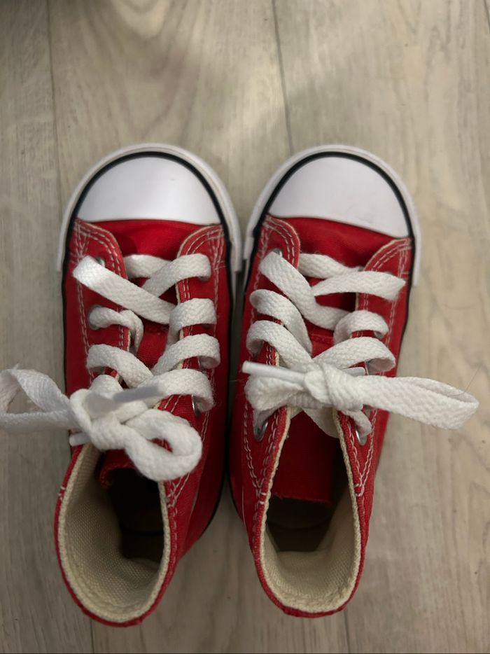 Converses rouges - photo numéro 2