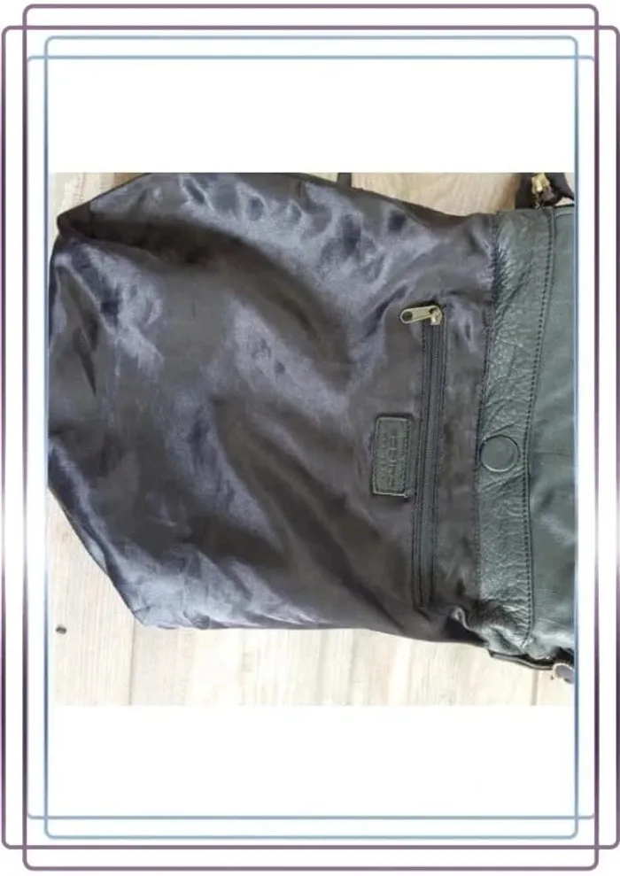 Sac à bandoulière en cuir Sabrina, bon état mais quelques petites traces, 35x40 - photo numéro 7