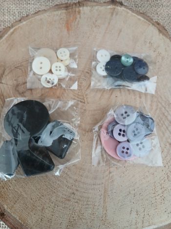 Lot de 4 sachets de boutons