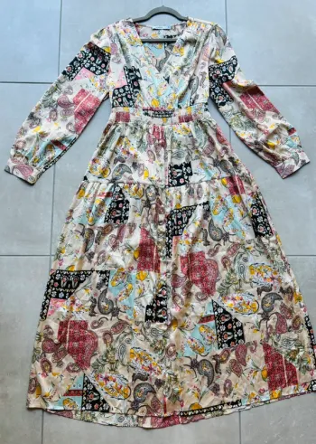 Magnifique robe longue Anany à motifs neuve