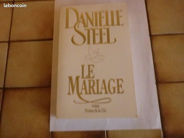 Livre Le mariage - Danielle Steel - grand format - photo numéro 5