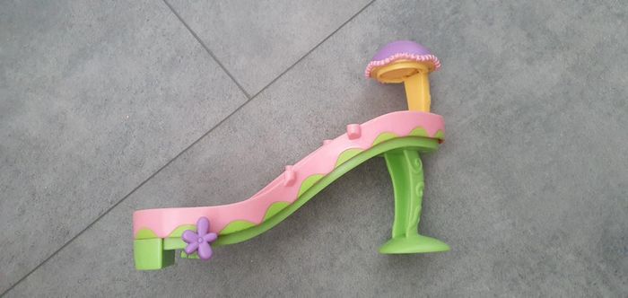 Tobogan Littlest Pet Shop année 2005 avec systéme aimanté pour remonter les pets
