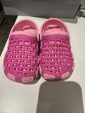 Petite paire de croc rose taille 25