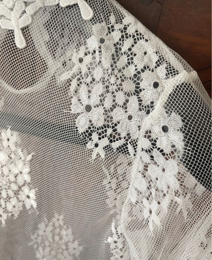 Blouse en dentelle col montant manches longues - photo numéro 5