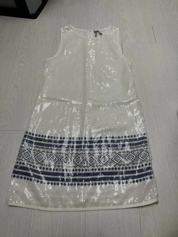 Robe en sequins, blanc, motif bleu marine, orchestra 10 ans