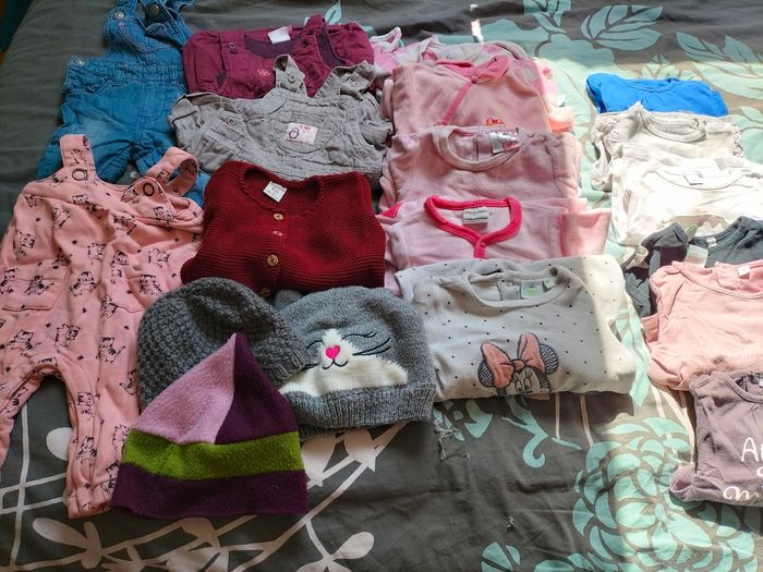 Lot vêtements fille 6 mois 19 article
