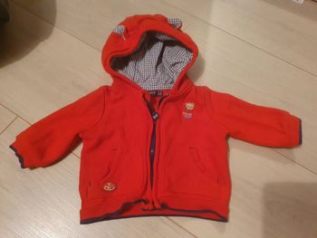 Gilet zippé à capuche