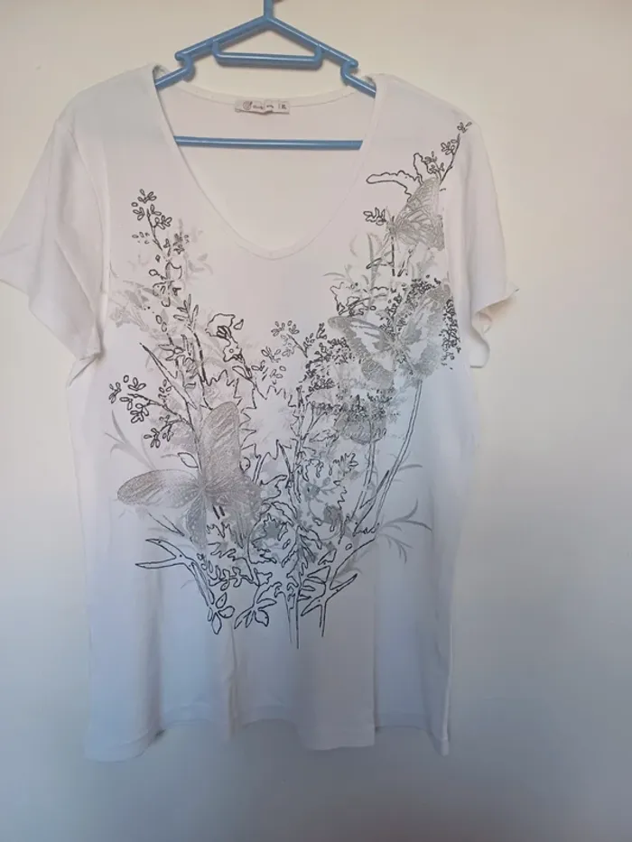 T-shirt motif papillons/ pailleté