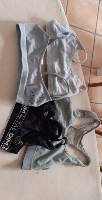 4 brassieres 10 12ans