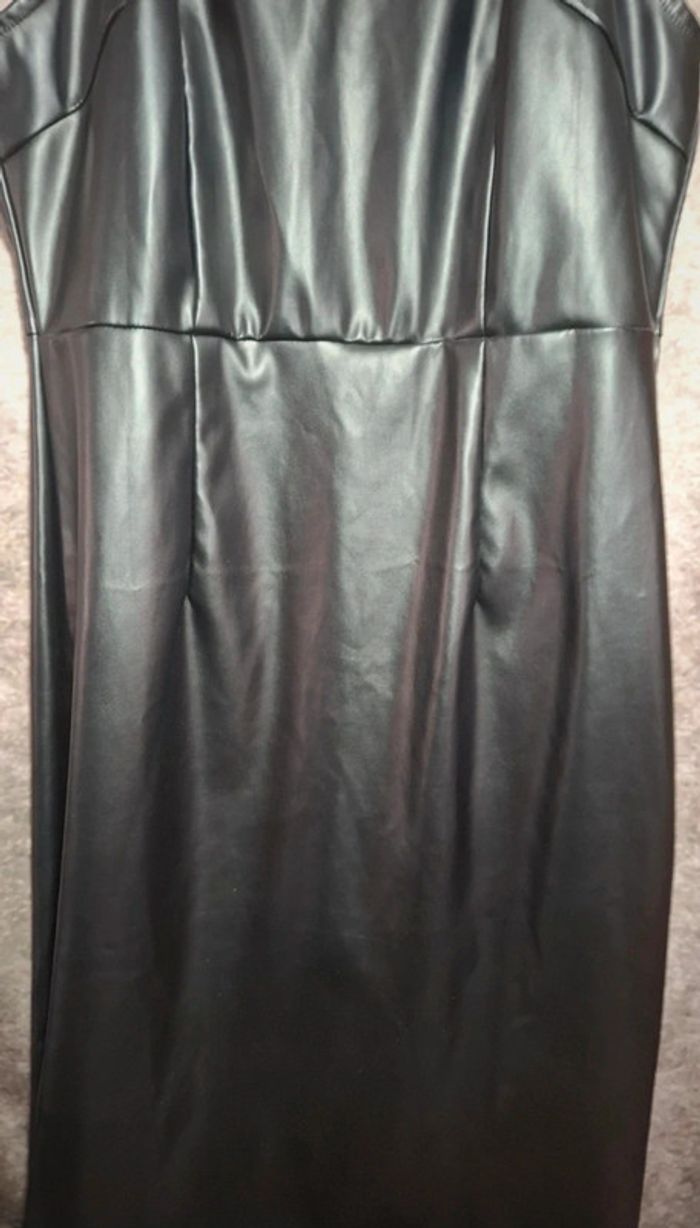 Robe noire séduisante - photo numéro 4