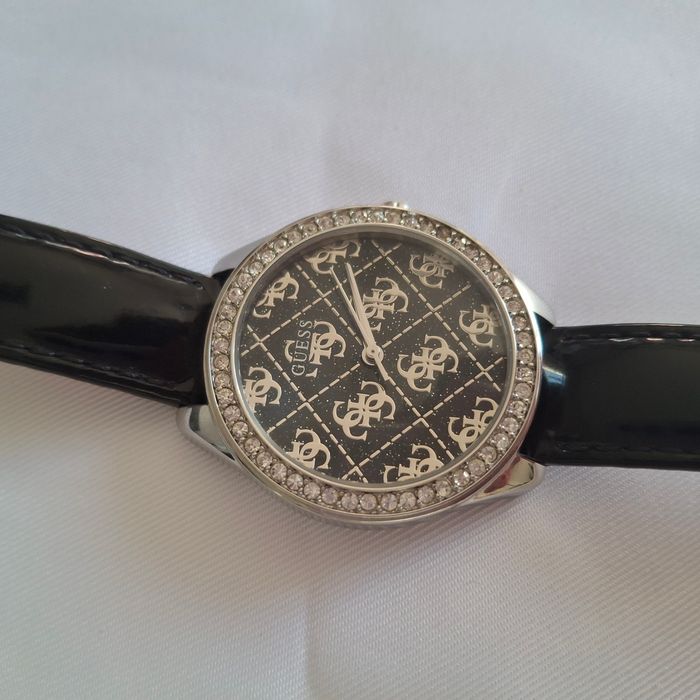 Montre femme en cuir vernis noir Guess - photo numéro 9