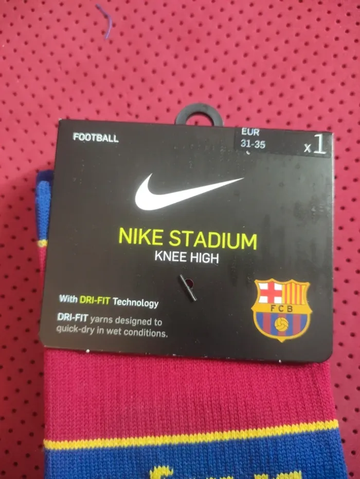 Chaussettes de foot FC Barcelone, Nike Authentique Officiel taille 31/35, Neuf - photo numéro 3