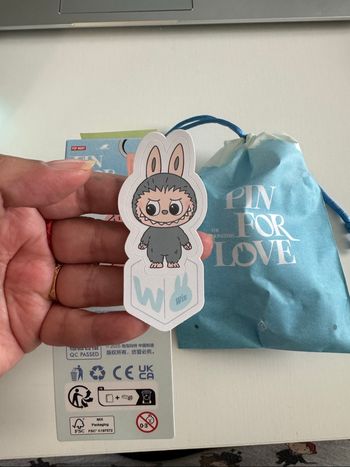Labubu pin for love W