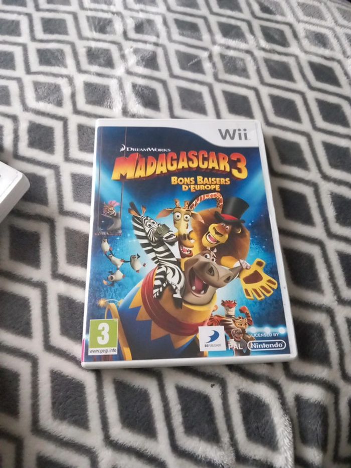 Wii blanche retroconpatible avec 3 jeux et câblage et volant - photo numéro 10