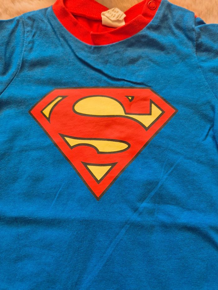 Combinaison  ete superman 3 mois - photo numéro 3