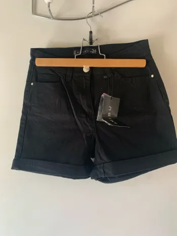 Short noir neuf taille haute