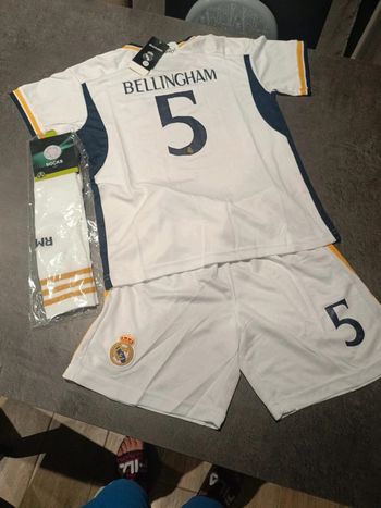 Tenue football real Madrid Jude Bellingham blanc. T.26