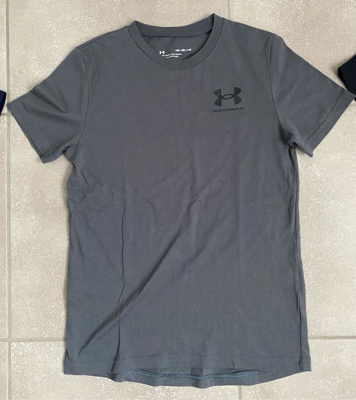 Lot de 3 t-shirts Under Armour taille 10/12 ans - photo numéro 4