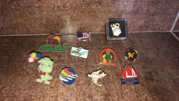 Lot de 10 pin’s vintage