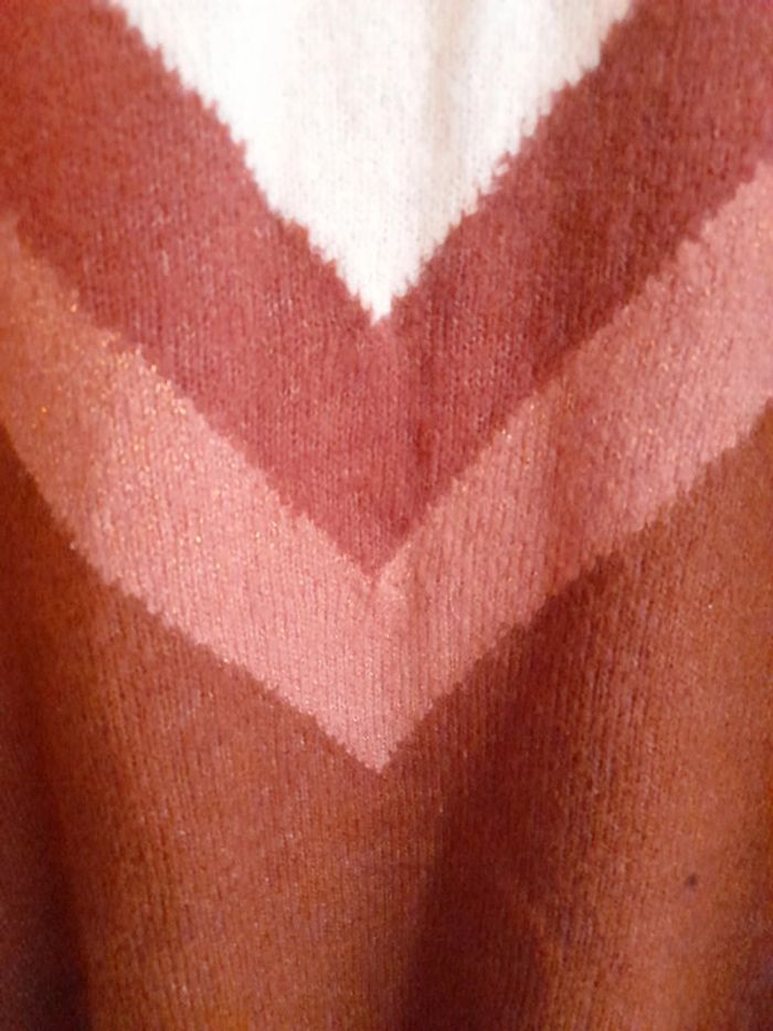 Pull marron/blanc /rose - photo numéro 2