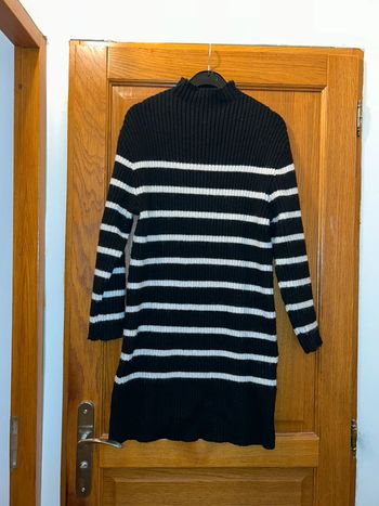 Robe pull noire à ligne