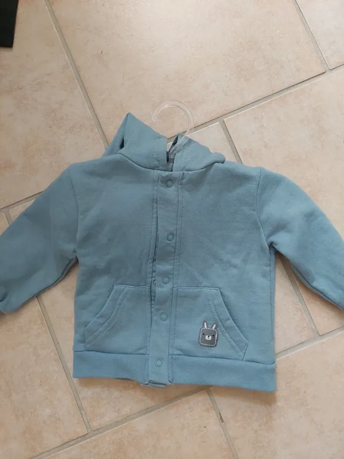 Veste à capuche 6 mois - photo numéro 2