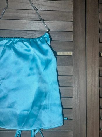 Top bleu satiné dos nu Bershka taille S