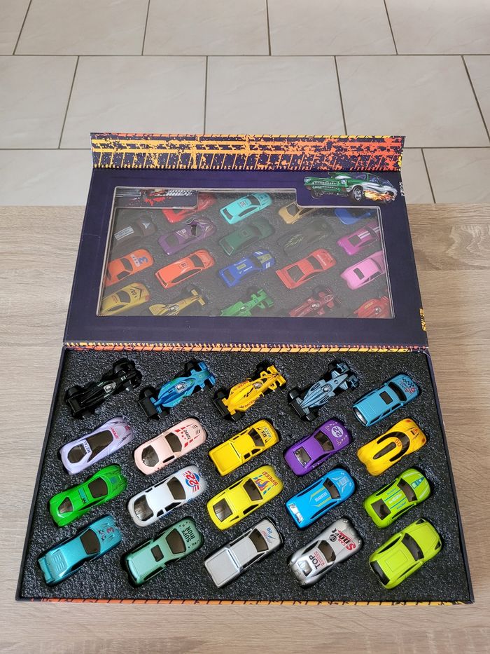 Lot de 40 petites voitures - photo numéro 3