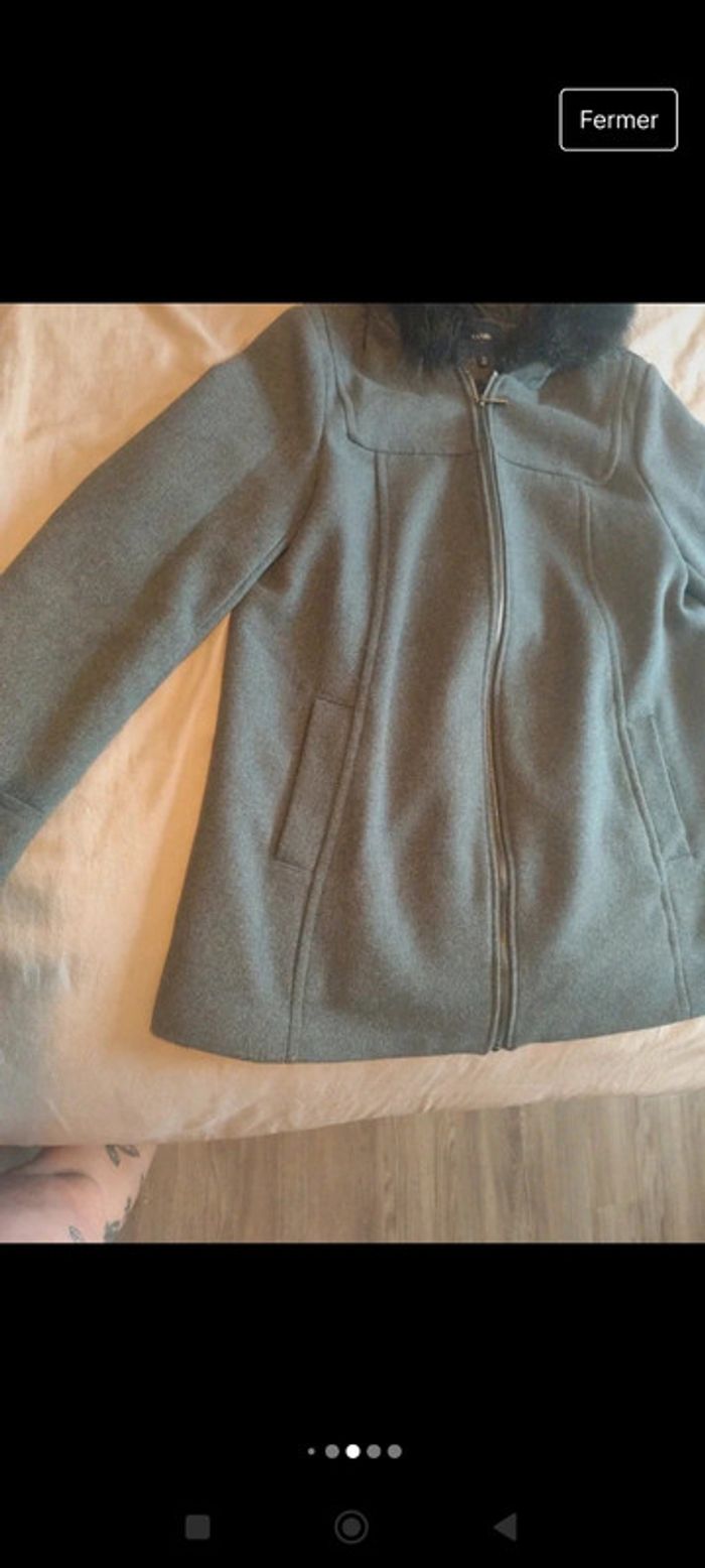Manteau femme hiver doublé évasé ample avec poche et capuche gris marque Kiabi taille 44 - photo numéro 6