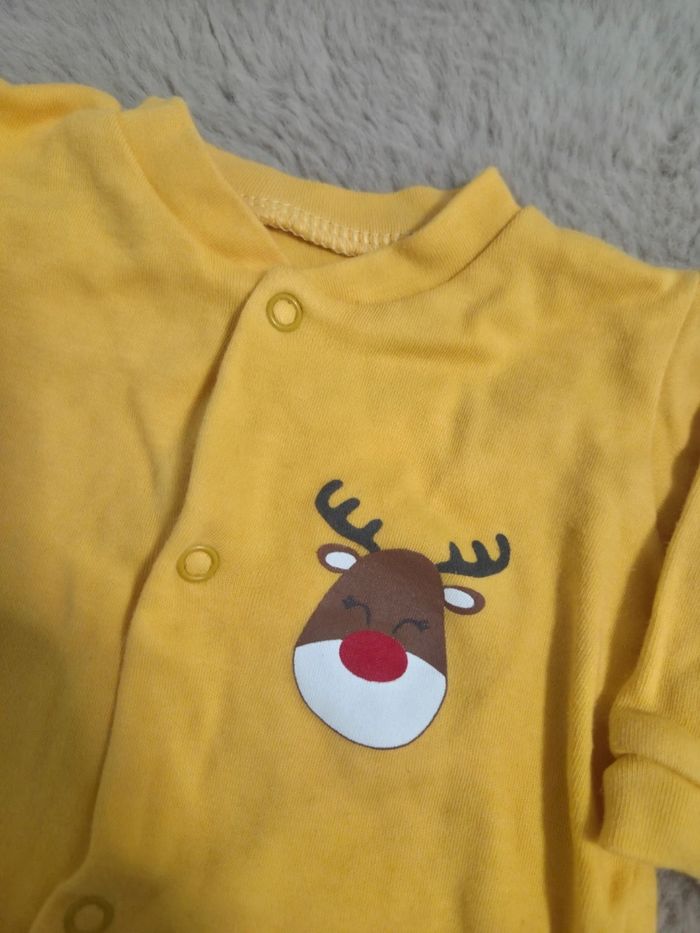 Pyjama bébé jaune renne 0-3 mois tres bon etat - photo numéro 3