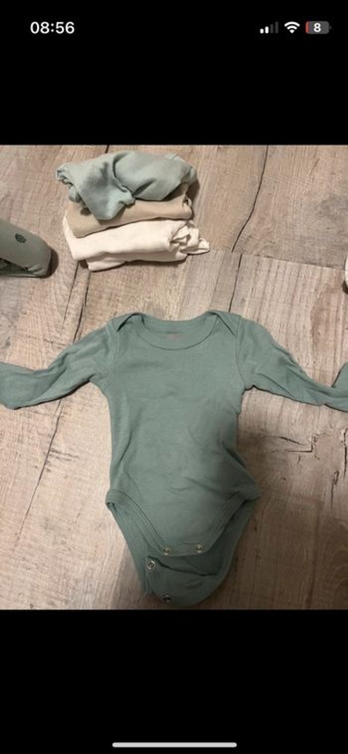 Lot vêtements 1 mois - photo numéro 3