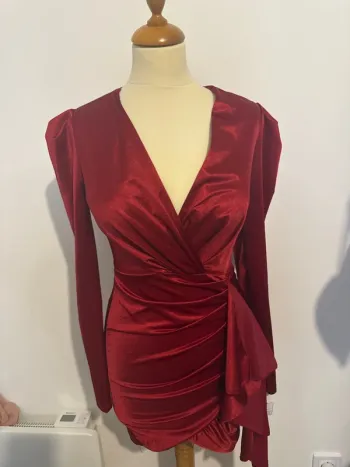 Robe femme rouge satinée - Taille S/M - Pineapple Moda - Neuve avec étiquette