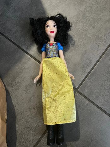 Poupée blanche neige