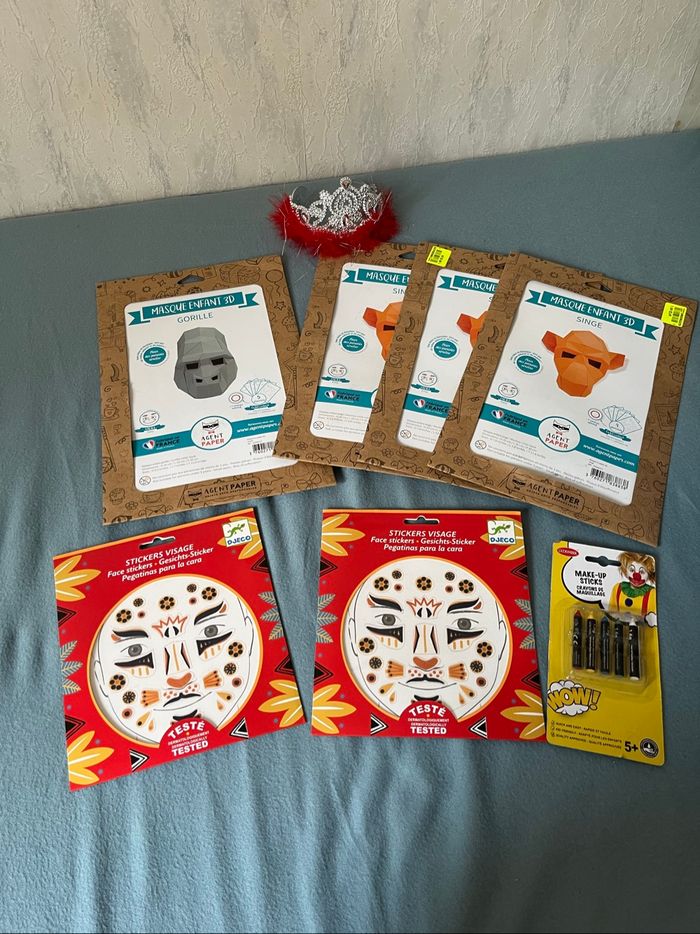 Lot déguisement / accessoires enfants neuf
