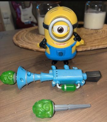Grosse Figurine Minion Avec son accessoire
