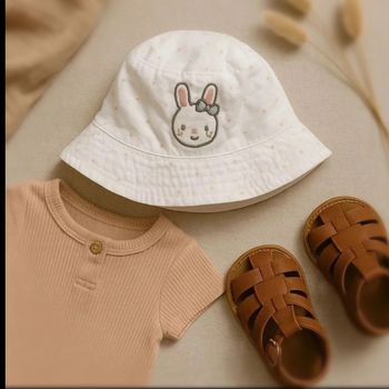 Jolie petit chapeau bébé lapin neuf