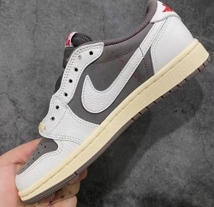 Travis Scott x Air Jordan 1 Low OG SP moka inversé  taille 41 - photo numéro 2