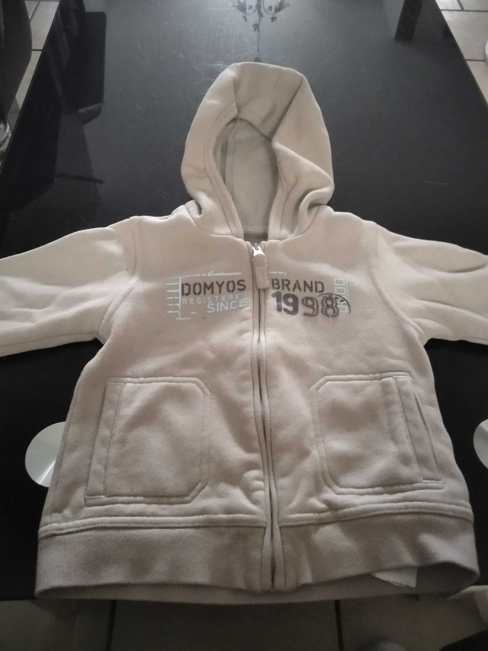 Gilet zippé à capuche