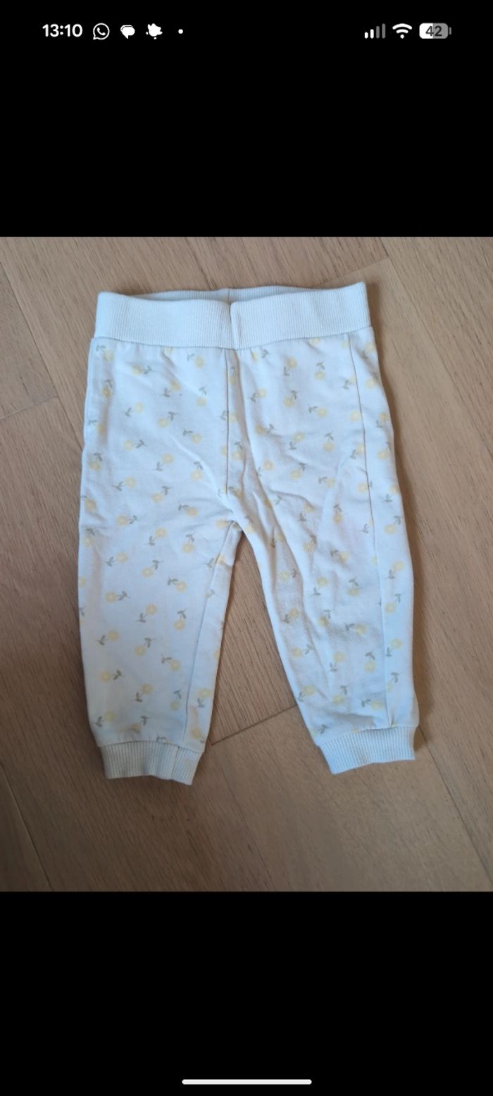 Jogging à fleurs taille 6 mois