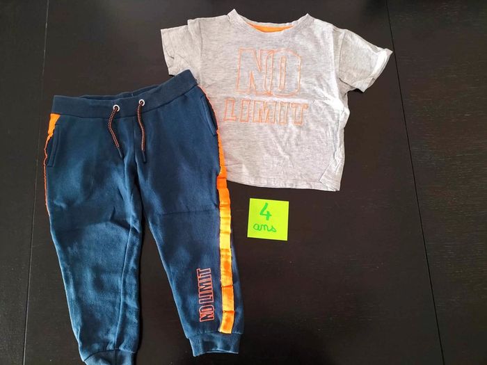 Ensemble jogging et T-Shirt 4 ans