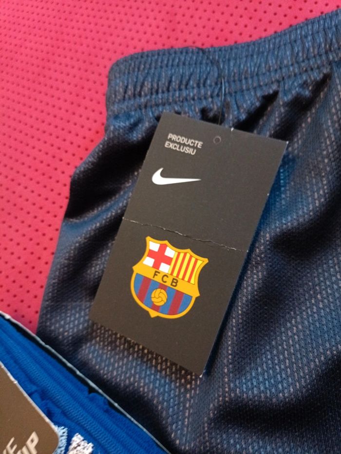 Short de foot FC Barcelone+ chaussettes, Nike Authentique Officiel taille 12/13 ans, Neuf - photo numéro 6