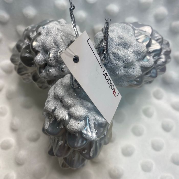 ✨🌲 Pommes de pin argentées effet neige – lot de 3 🌲✨ - photo numéro 3