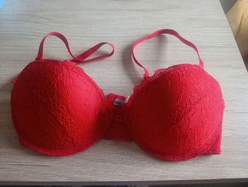Soutien-gorge rouge Manoukian - Taille 85C-
Neuf jamais porté
