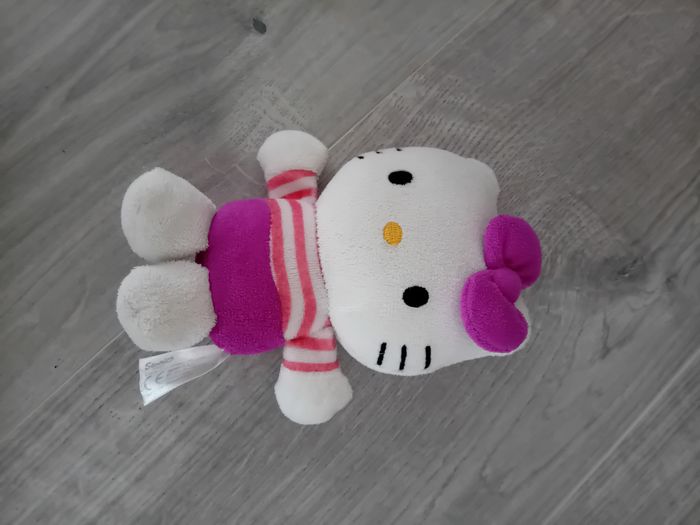 Petite peluche Hello Kitty - photo numéro 2