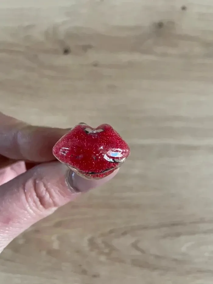 Bague en verre forme bouche réglable - photo numéro 5