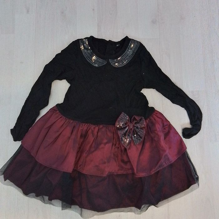 Robe noir bordeaux 4 ans
