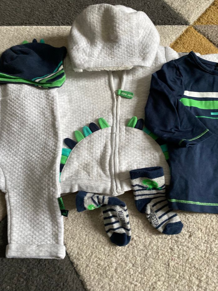 Lot 5 pièces orchestra dinosaure 6 mois