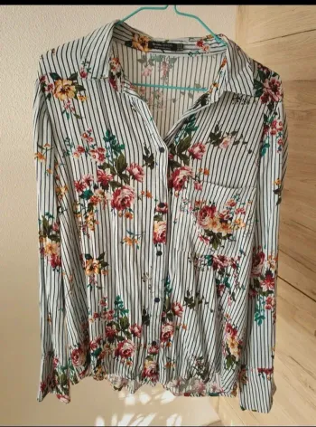 Chemise rayures et fleurs bershka