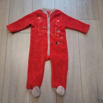 Pyjama rouge. Garçon 18 mois. Marque Tissaia